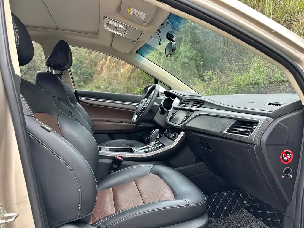 Emgrand GS Sport 1.3 T Auto Connected