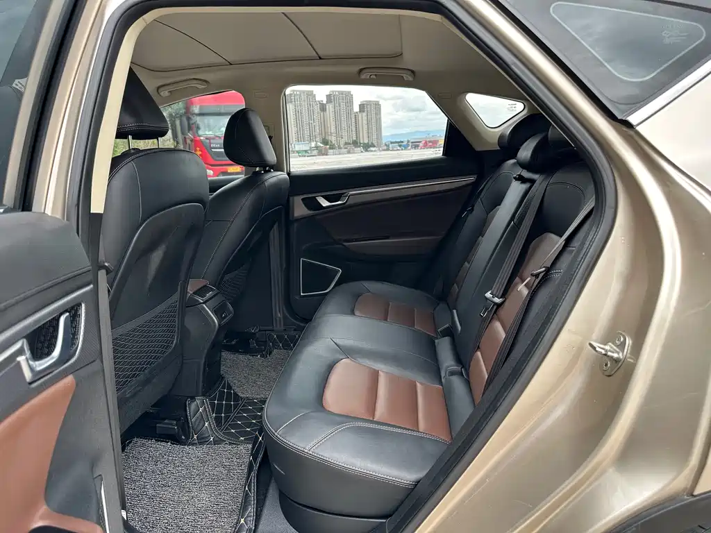 Emgrand GS Sport 1.3 T Auto Connected