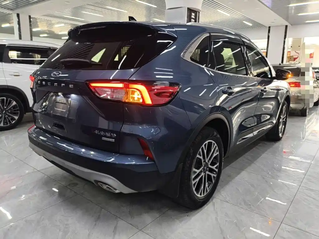 Escape EcoBoost 245 2 WD Shine Enjoyment