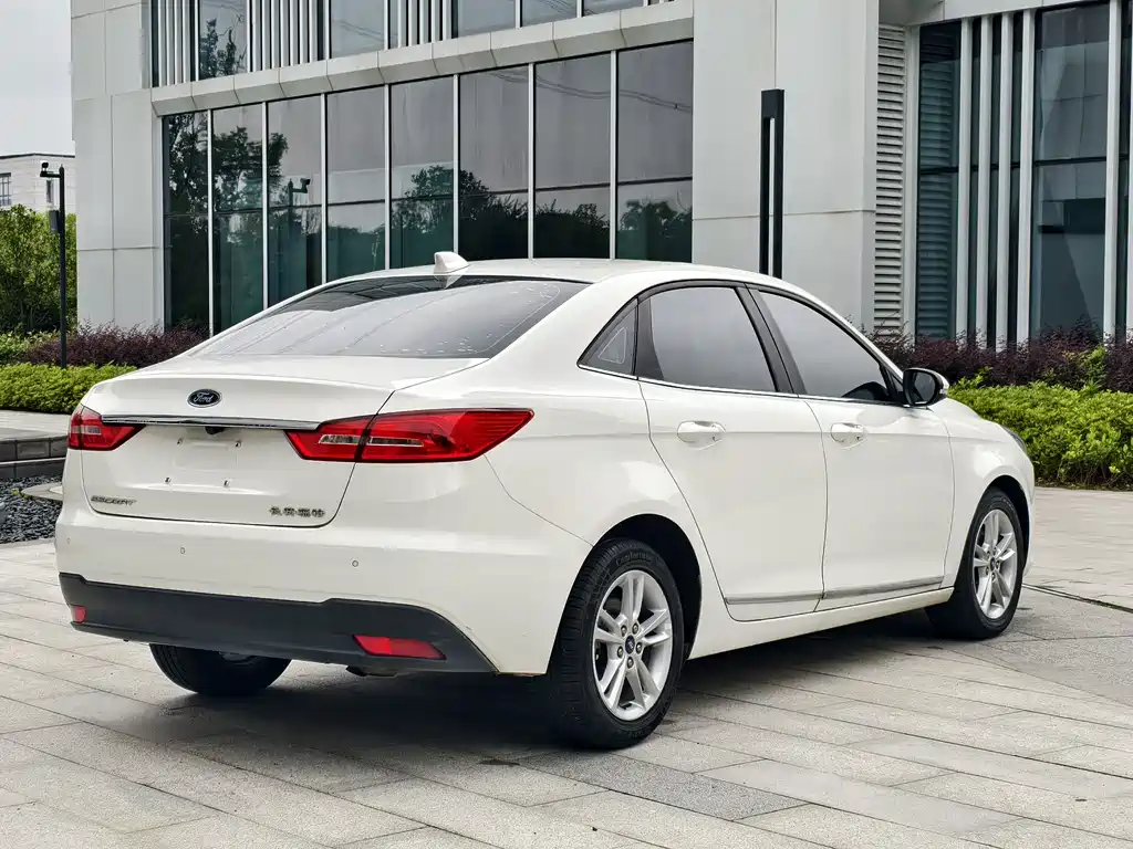Escort Facelift 1.5 L Auto Joy CN-V