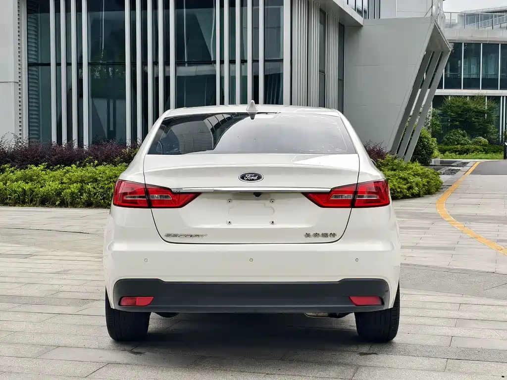 Escort Facelift 1.5 L Auto Joy CN-V