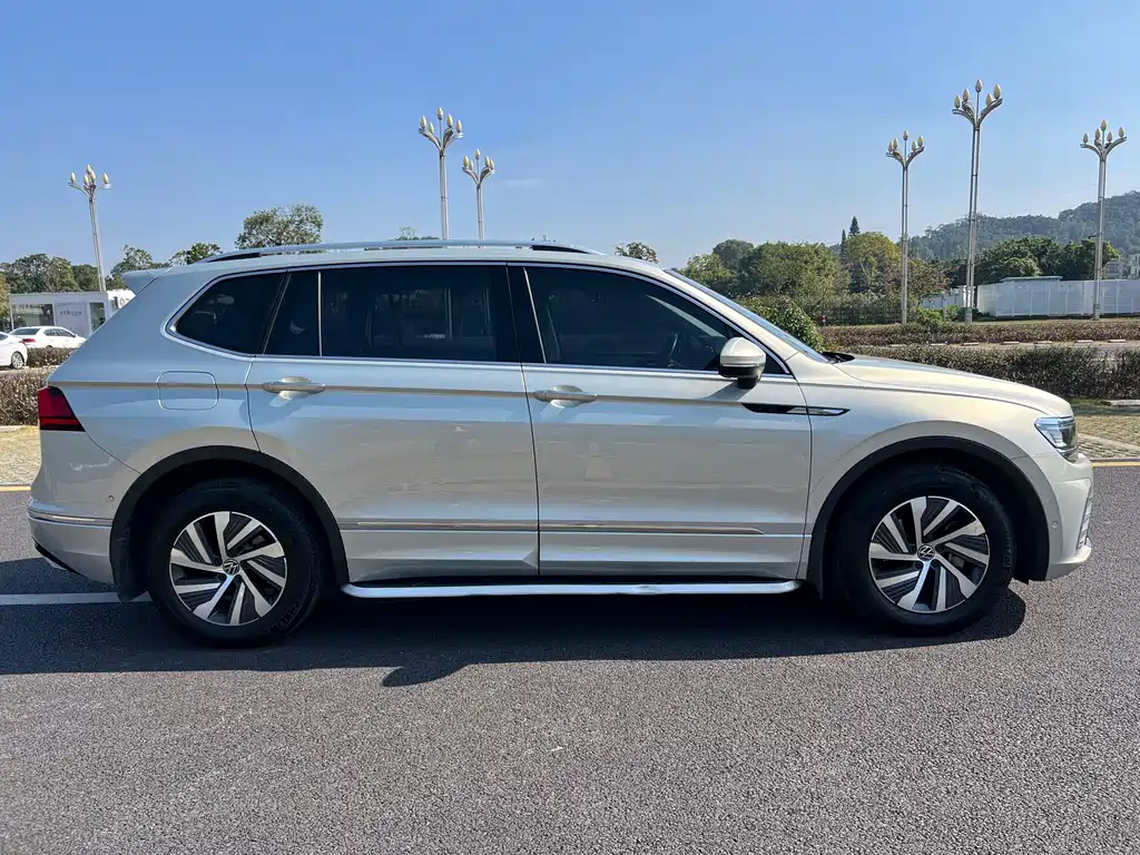 Tiguan L NEV 途观L插电混动 2021款 430 PHEV 插电混动尊贵版