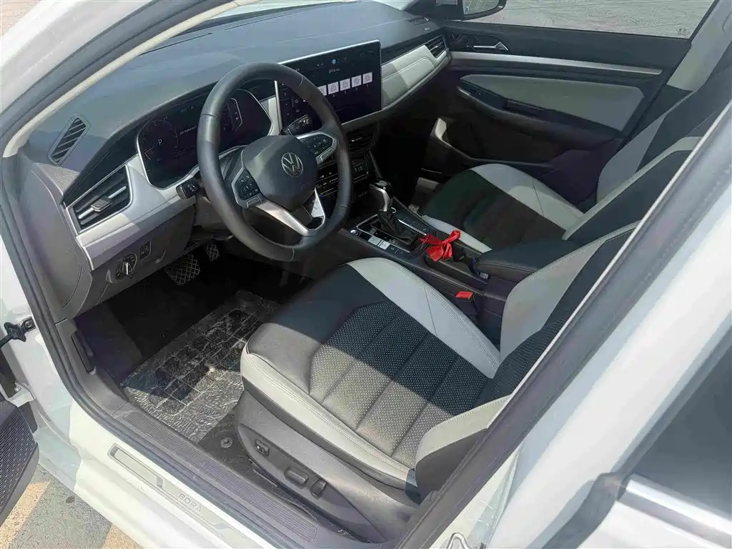Bora 300 TSI DSG Supreme Travel