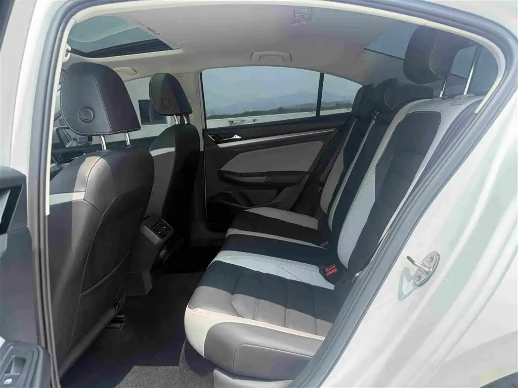 Bora 300 TSI DSG Supreme Travel