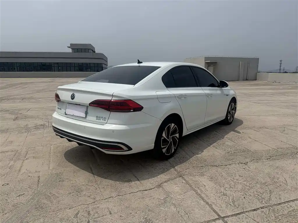 Bora 300 TSI DSG Supreme Travel