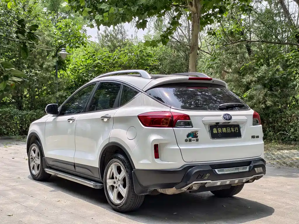 Besturn X80 2.0 L Auto Luxury