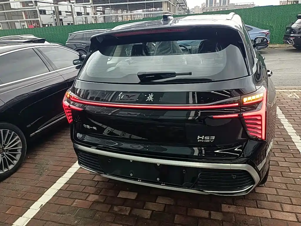 Hongqi HS3 PHEV 115 km Power Action