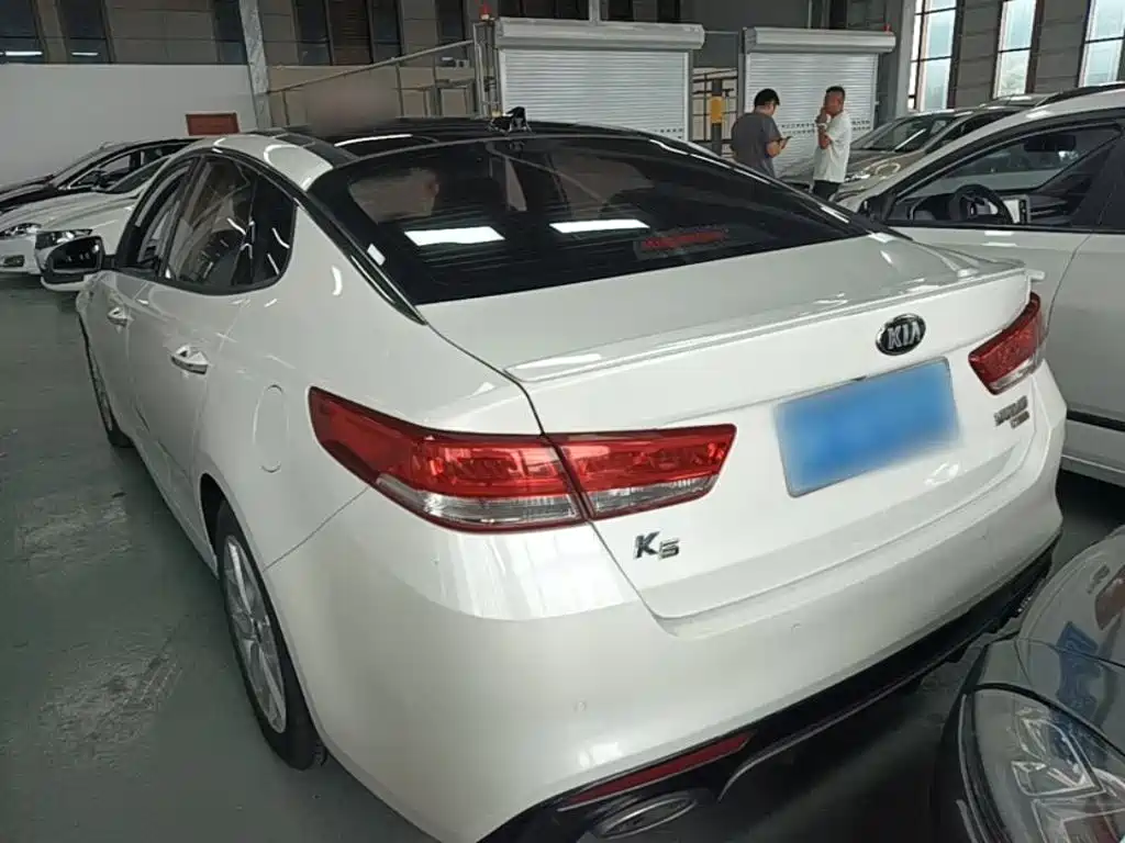 Kia K5 1.6 T Auto LUX
