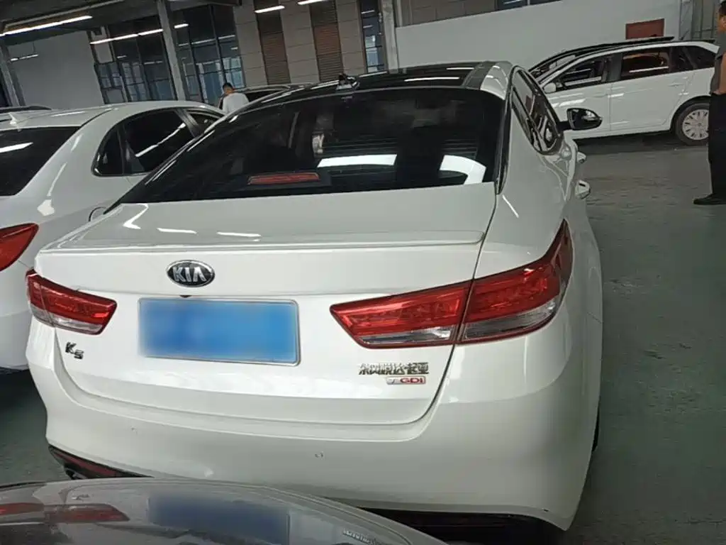 Kia K5 1.6 T Auto LUX