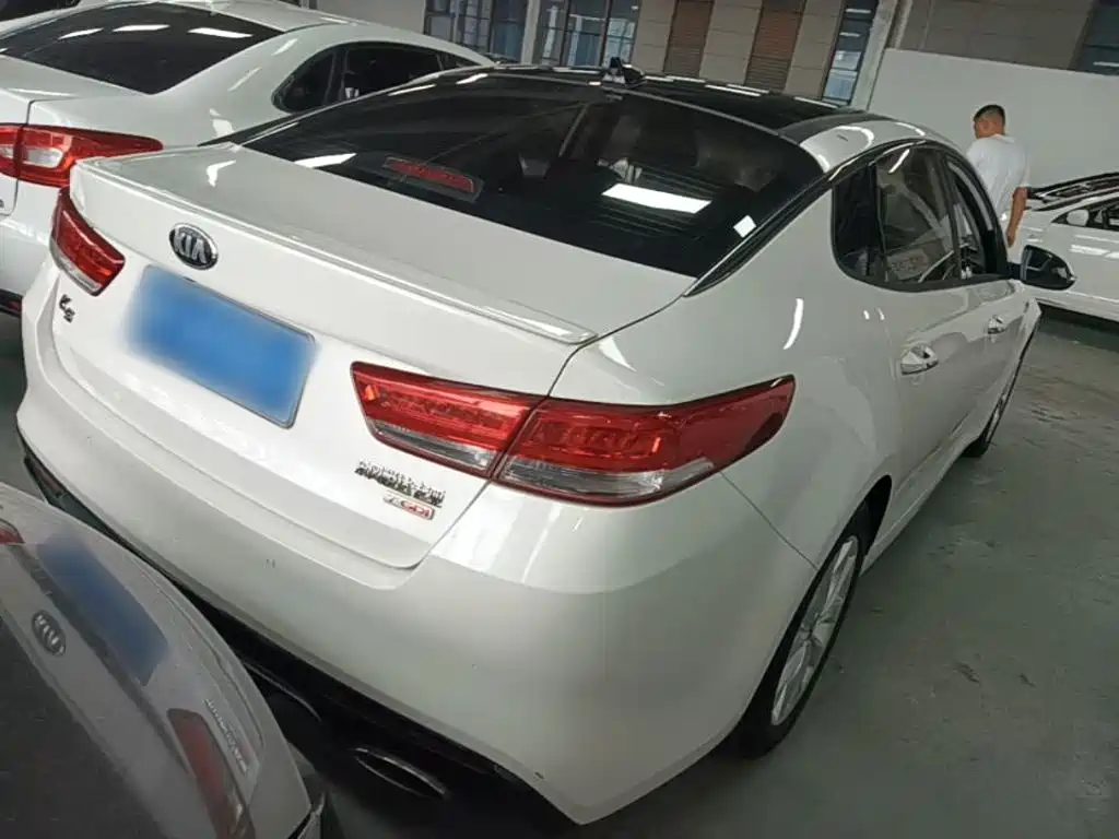 Kia K5 1.6 T Auto LUX