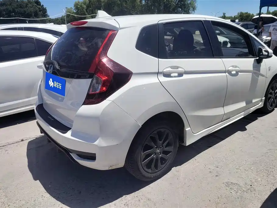 Fit 1.5 L CVT Trend Sport +