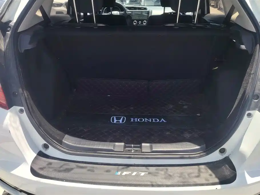 Fit 1.5 L CVT Trend Sport +