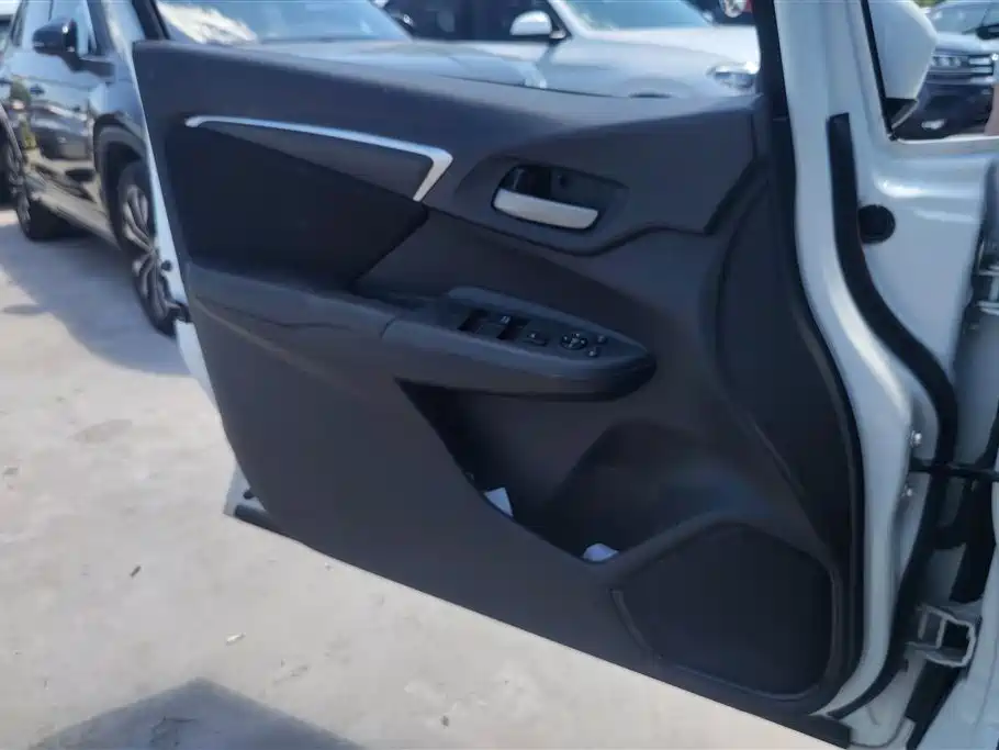 Fit 1.5 L CVT Trend Sport +