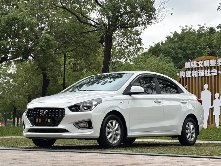 Hyundai Accent 1.4 L Manual Radiant CN-V