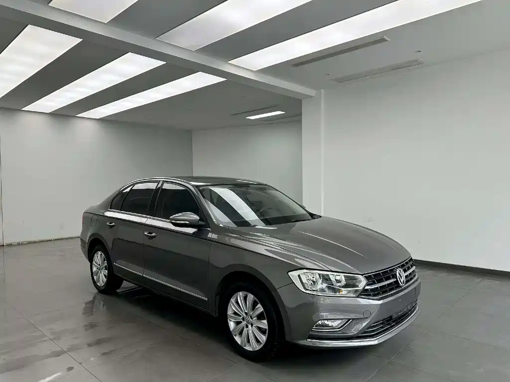 Bora 1.6 L Manual Comfort