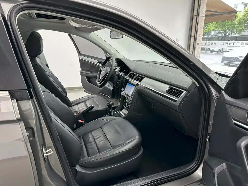 Bora 1.6 L Manual Comfort