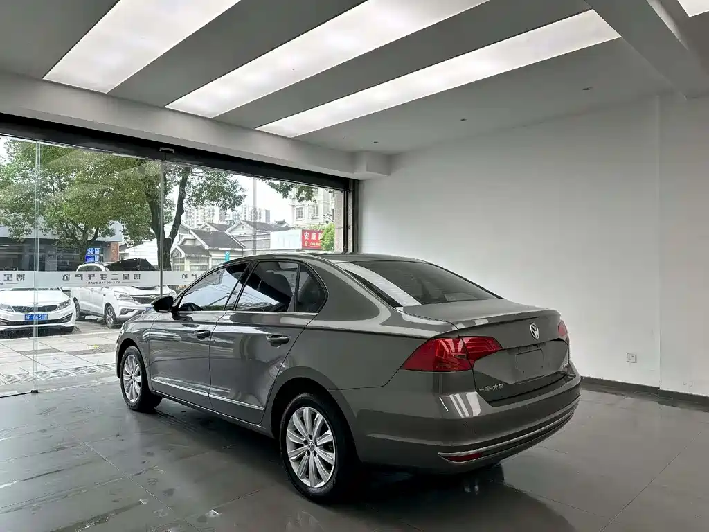 Bora 1.6 L Manual Comfort