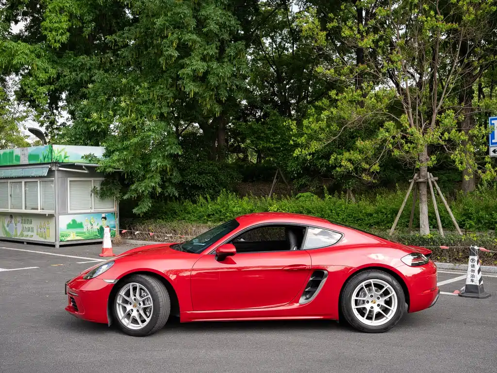 Porsche 718 Cayman 2.0 T