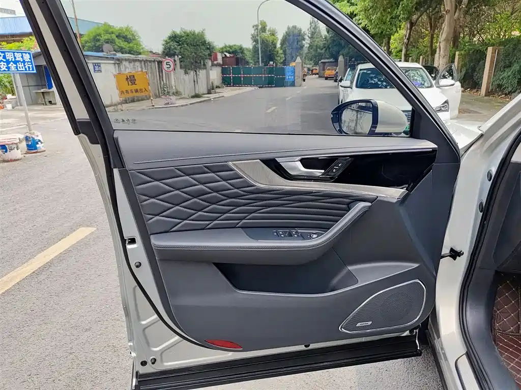 Hongqi HS5 Facelift 2.0 T Connected Flagship Enjoyment