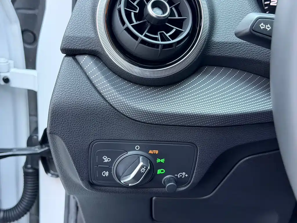 Audi Q2 L 35 TFSI Progressive Dynamic
