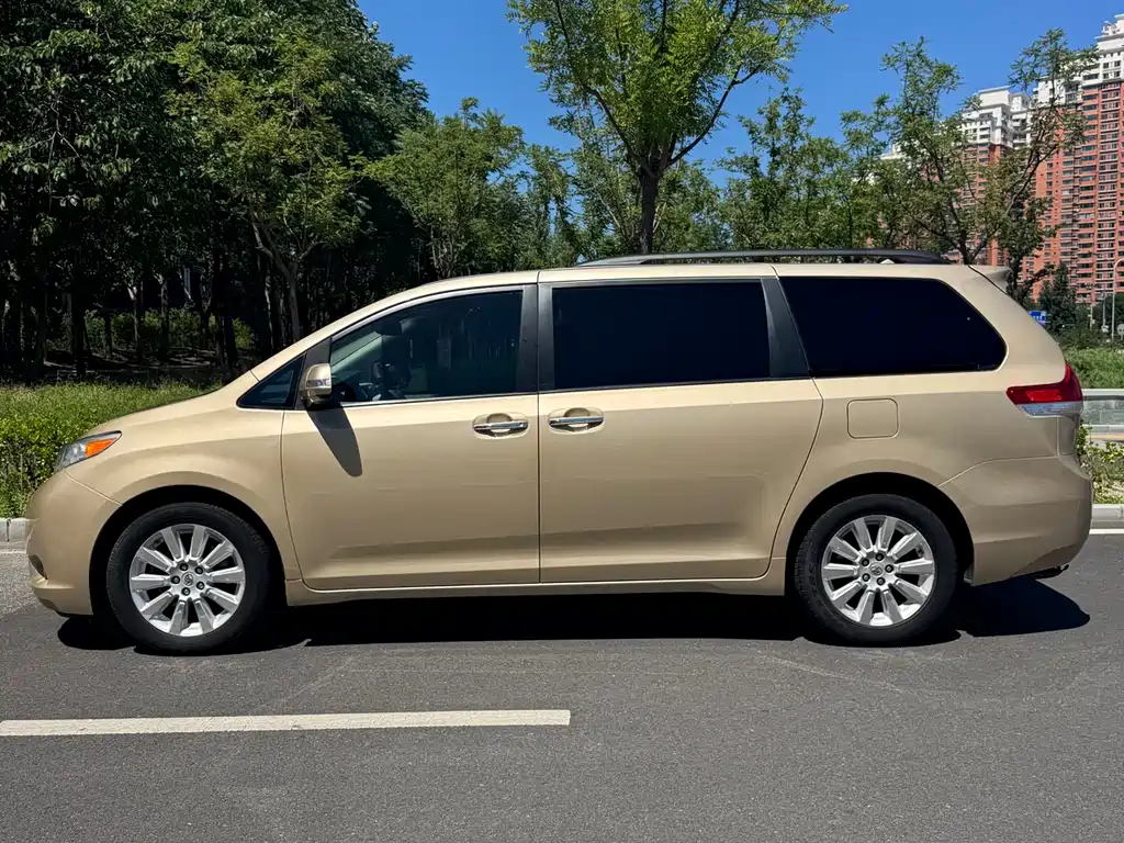 SIENNA 3.5 L 4 WD Auto