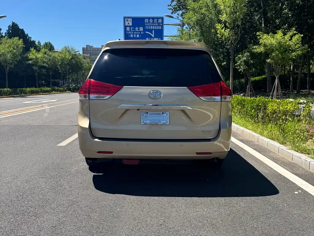 SIENNA 3.5 L 4 WD Auto