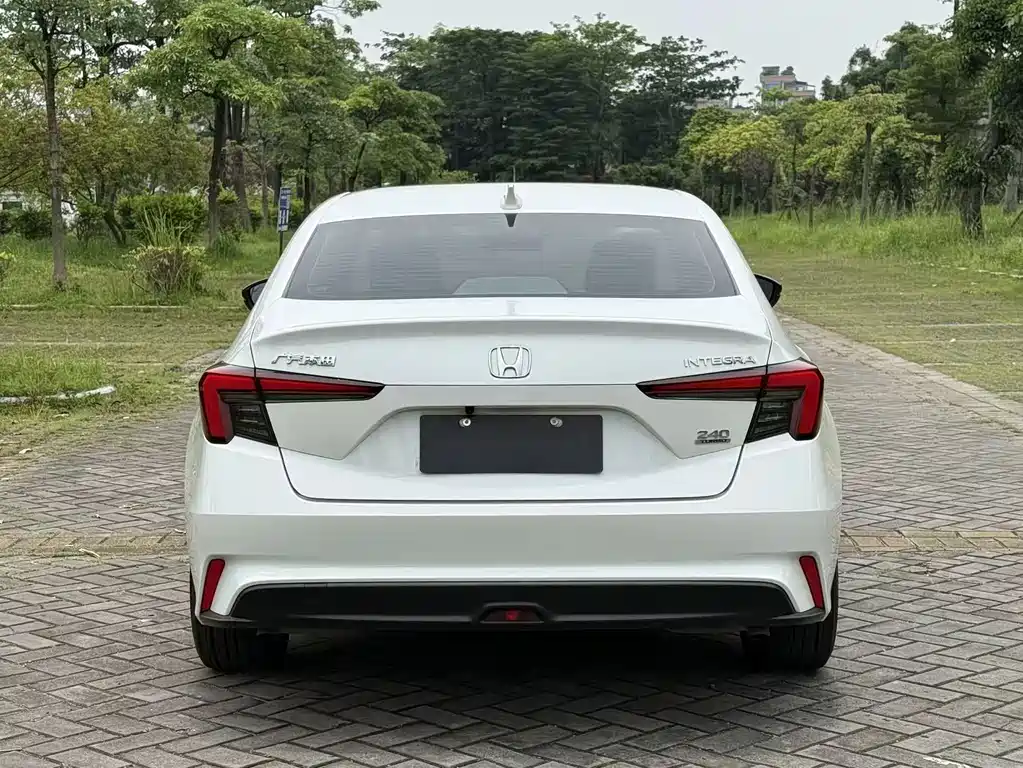 Integra 240 TURBO CVT Tech