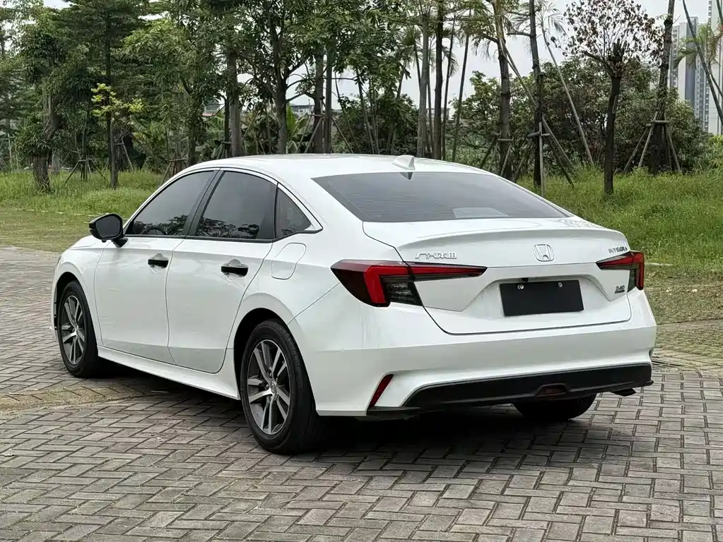 Integra 240 TURBO CVT Tech