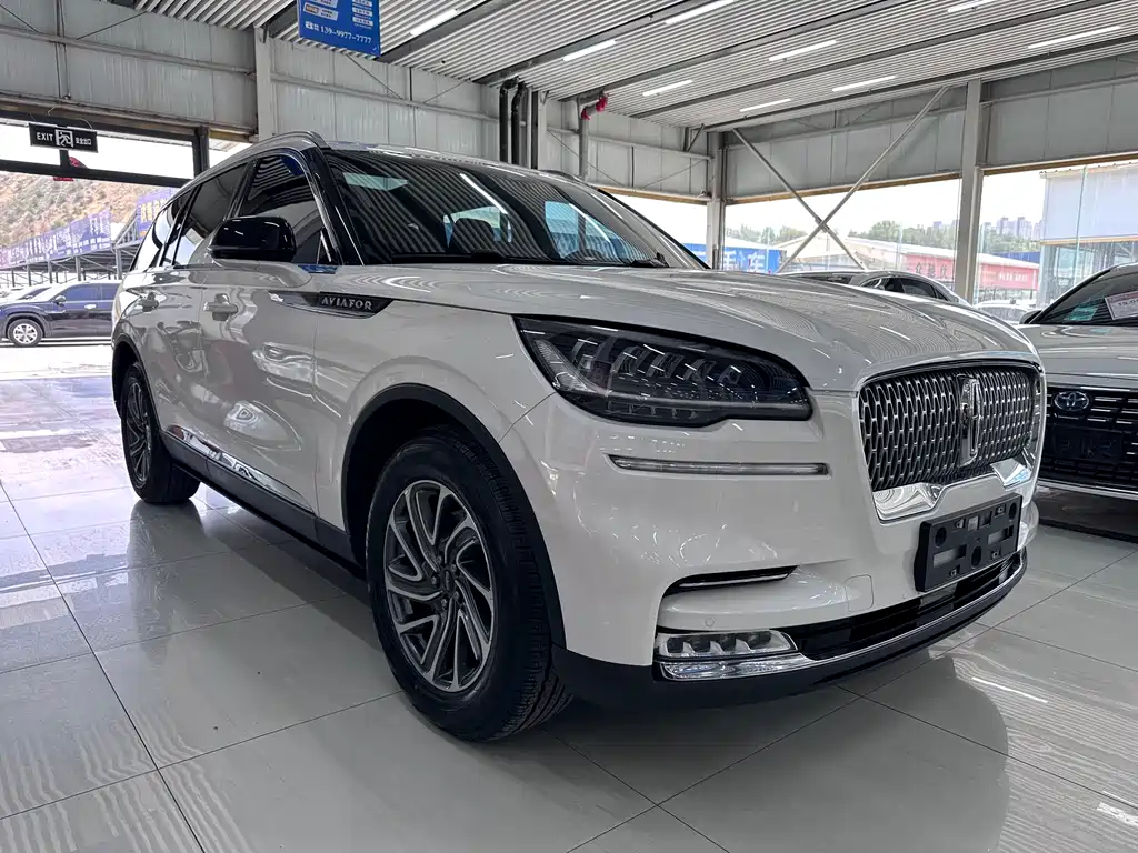 Aviator 3.0 T V6 4 WD Graceful