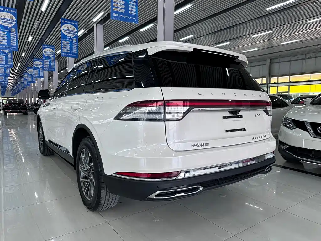Aviator 3.0 T V6 4 WD Graceful
