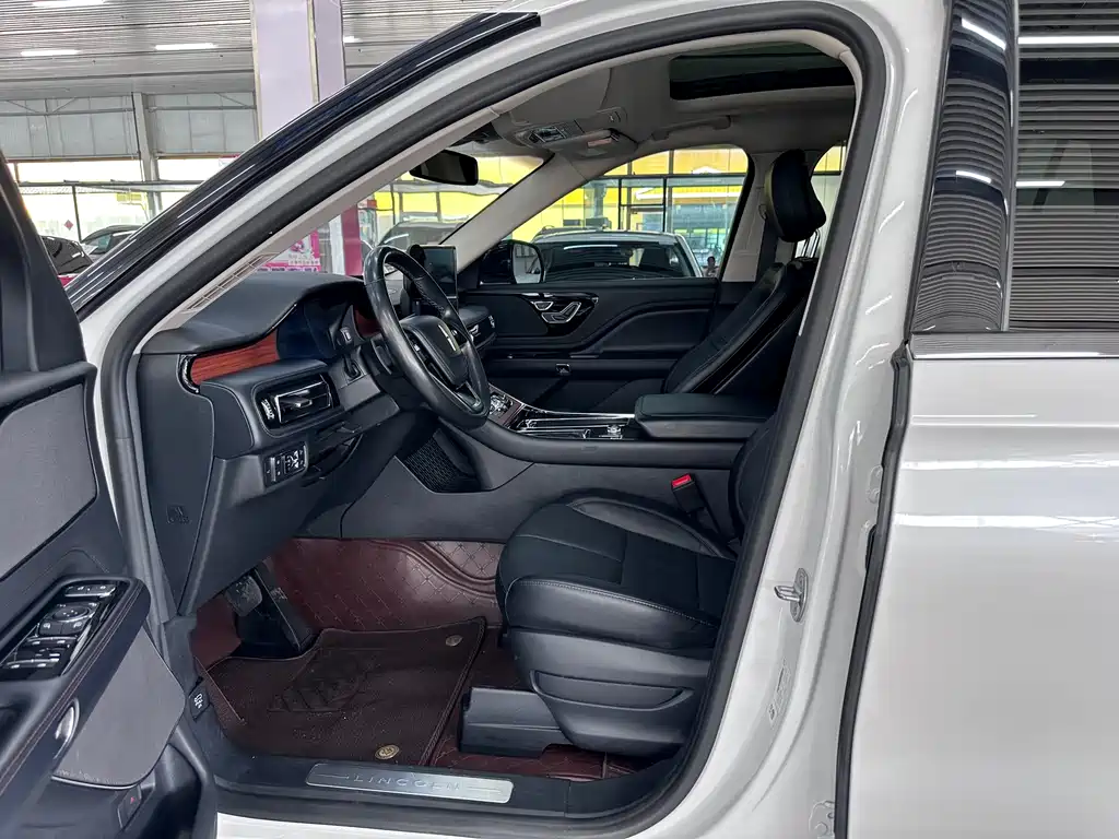 Aviator 3.0 T V6 4 WD Graceful