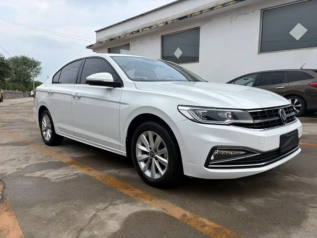 Bora 1.5 L Auto Elite Connected