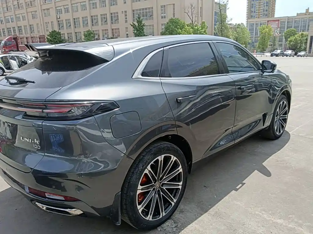 Changan UNI-K iDD Blue Whale iDD 130 km 1.5 T Distinguished