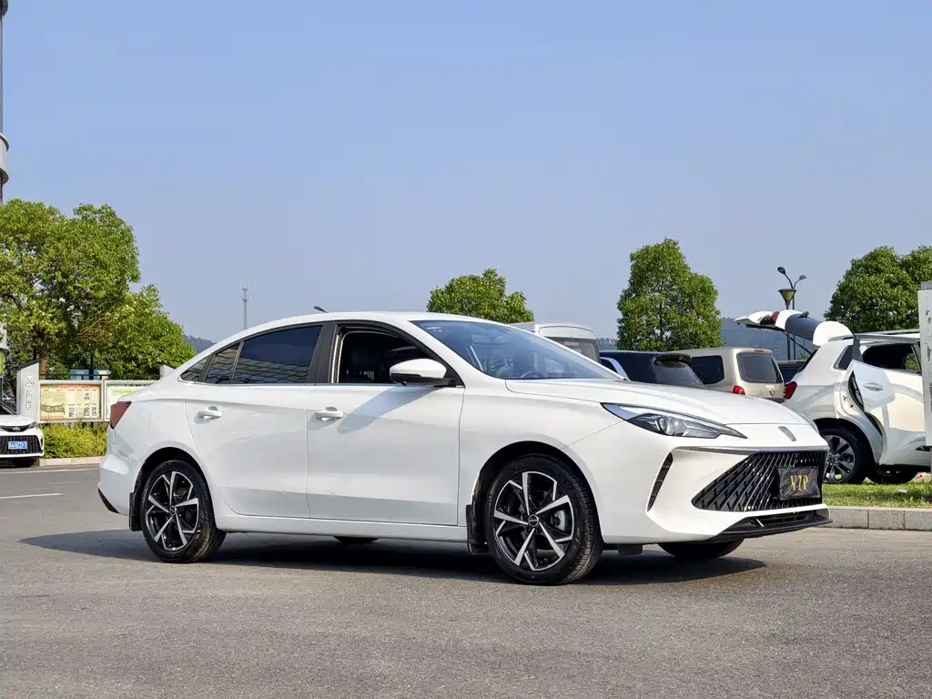 Roewe i5 1.5 L CVT Honored