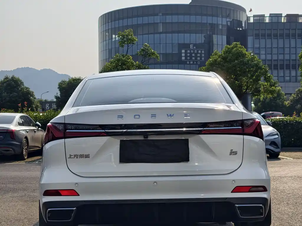 Roewe i5 1.5 L CVT Honored