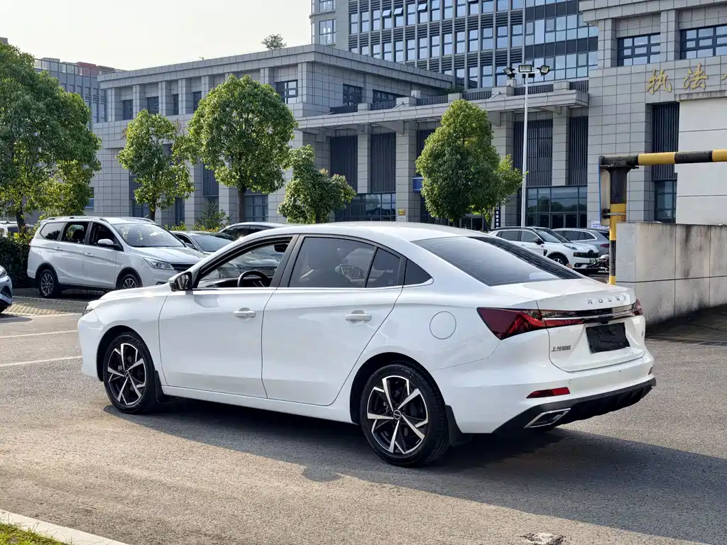 Roewe i5 1.5 L CVT Honored