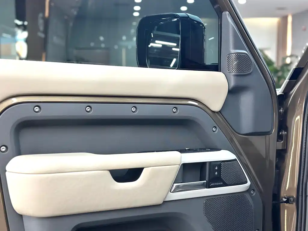 Land Rover Defender 110 P400 HSE