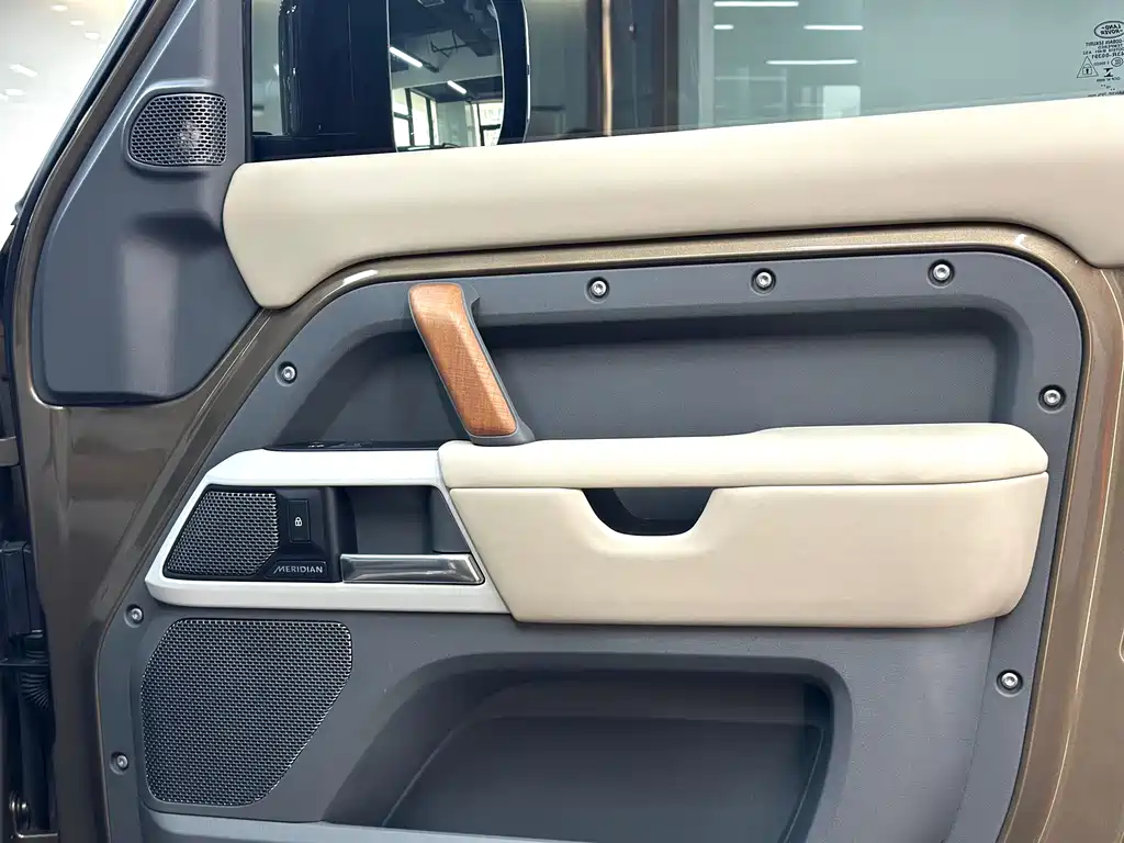 Land Rover Defender 110 P400 HSE