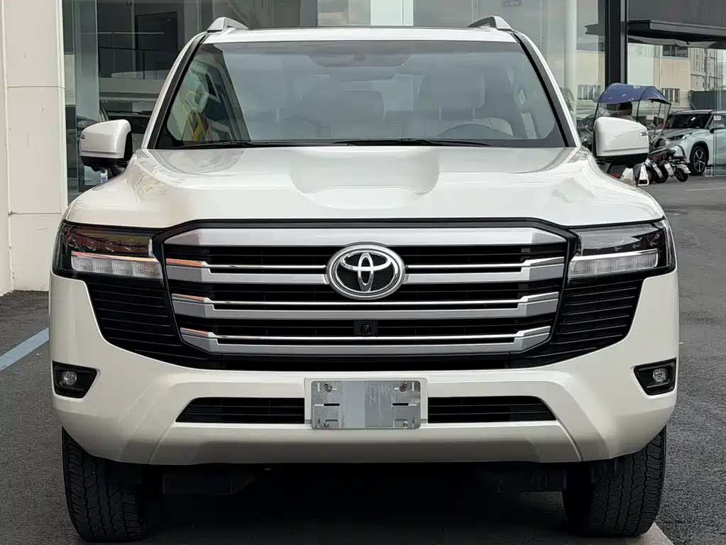 Land Cruiser (Import) 兰德酷路泽(进口) LC300 2023款 4.0 L 中东版