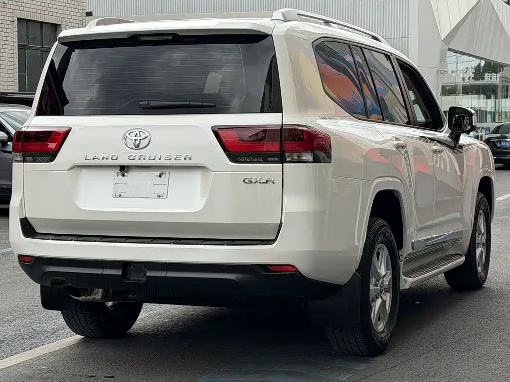 Land Cruiser (Import) 兰德酷路泽(进口) LC300 2023款 4.0 L 中东版