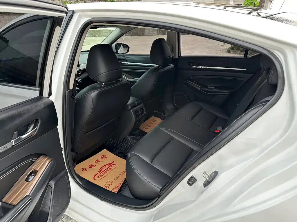Teana 2.0 L XL-TLS Joy