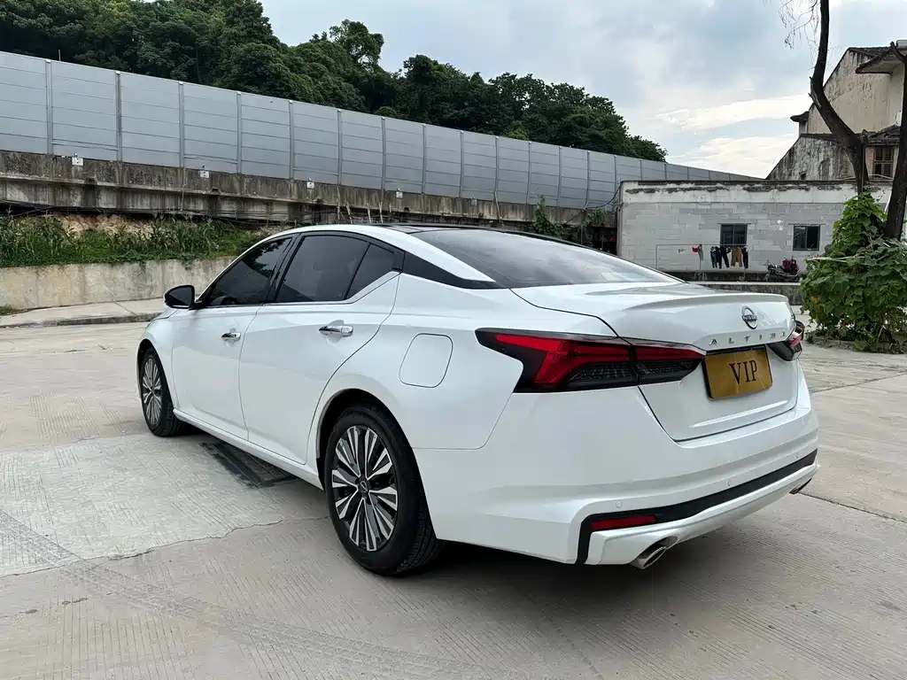 Teana 2.0 L XL-TLS Joy