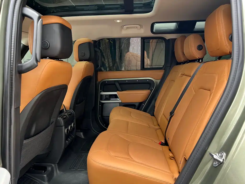 Land Rover Defender 110 3.0 T P400 Dark Special Edition