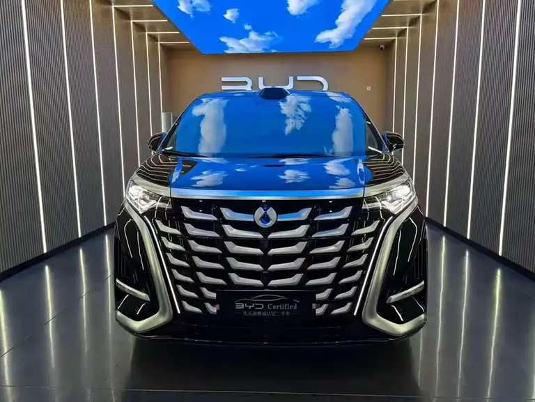 Denza D9 DM-i Smart Drive 1020 4 WD Flagship