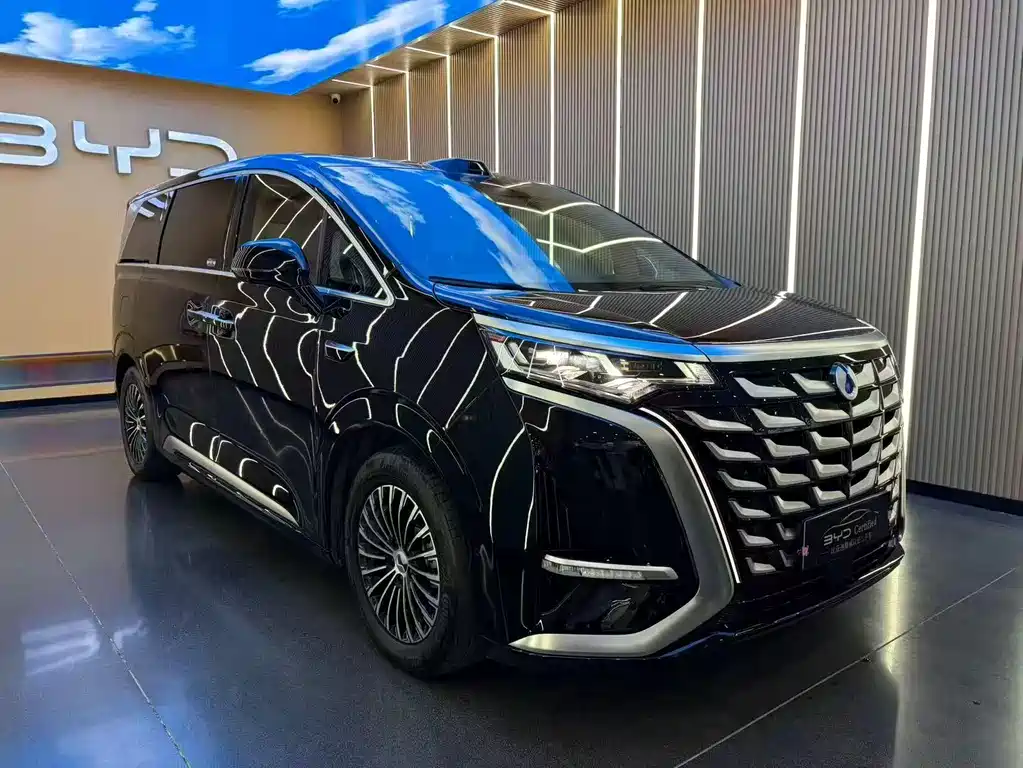 Denza D9 DM-i Smart Drive 1020 4 WD Flagship