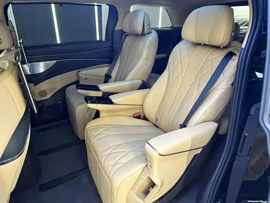 Denza D9 DM-i Smart Drive 1020 4 WD Flagship