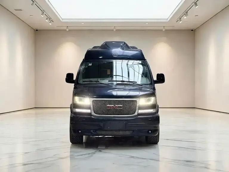 GMC SAVANA 6.0 L LWB Leader