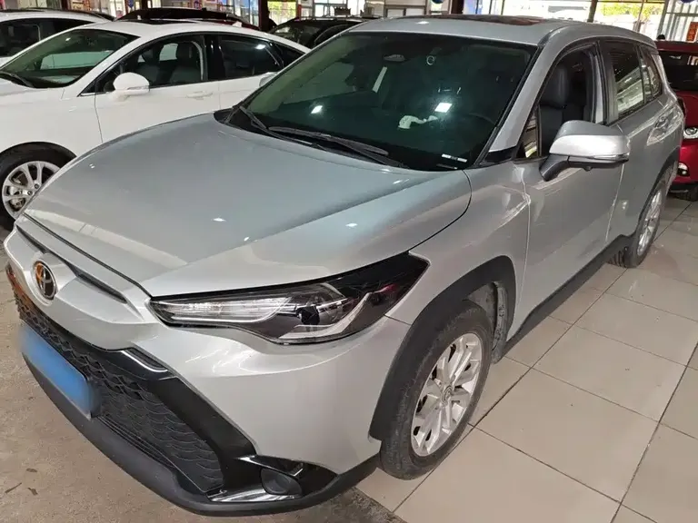 Toyota Frontlander 2.0 L CVT Leading