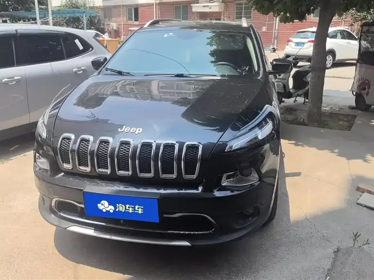 Jeep Cherokee 2.0 L 2 WD Classic Sport