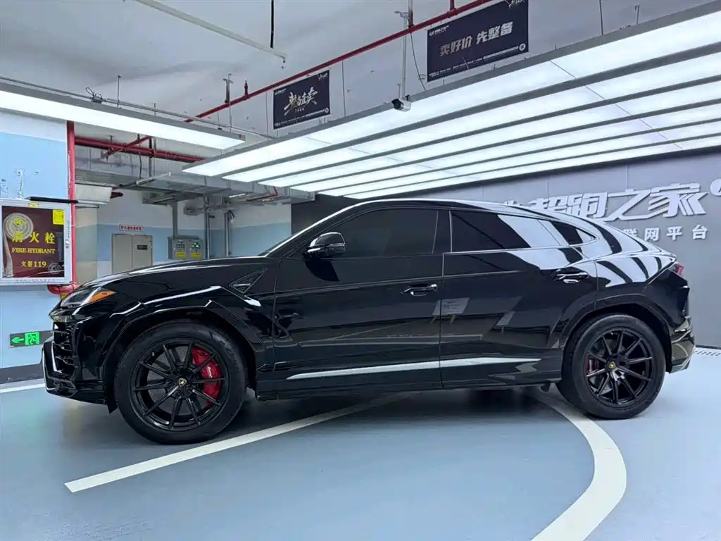 Urus 4.0 T V8